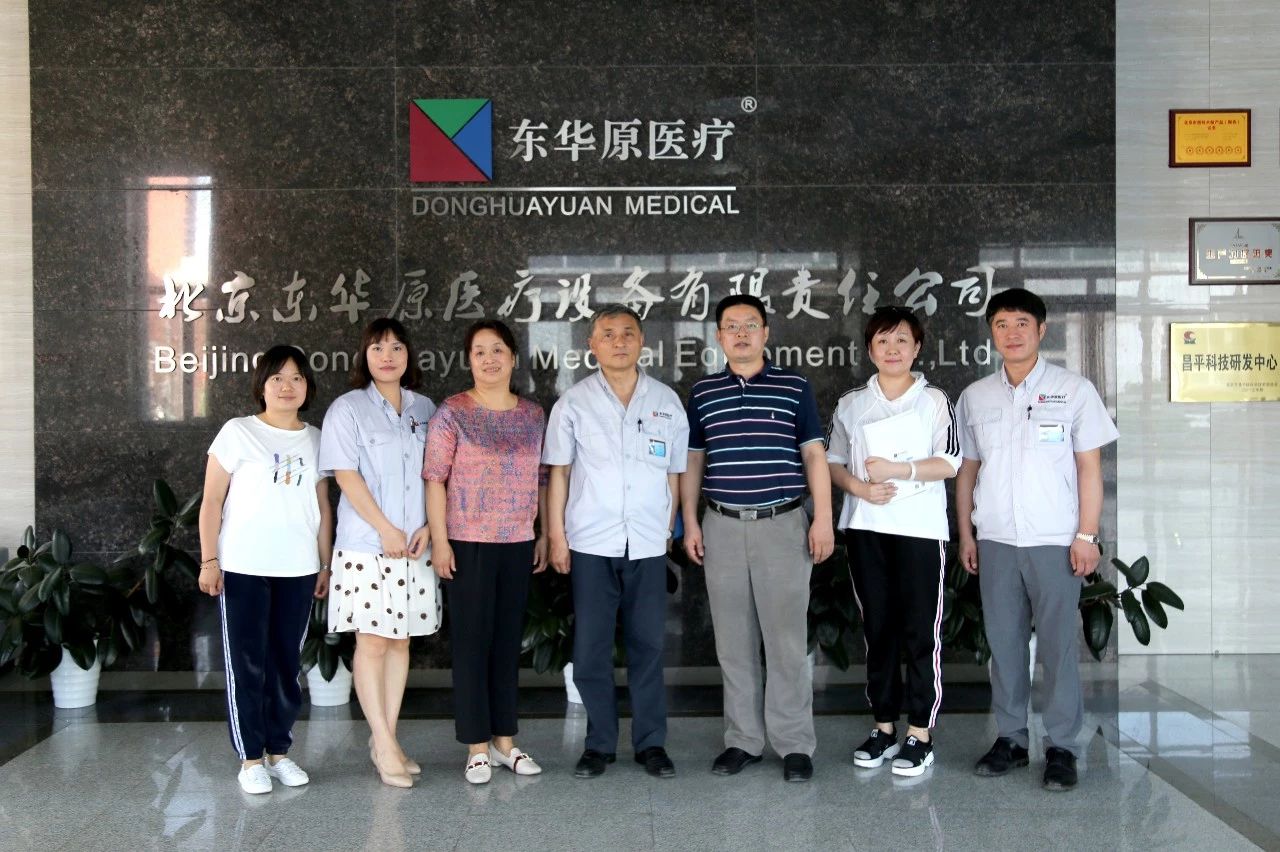 公司領導與到訪領導合影